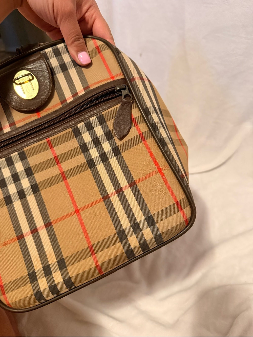 Burberry Boston Travel Bag With Removable Adjustable Strap And Lock And Key - Picture 15 of 16